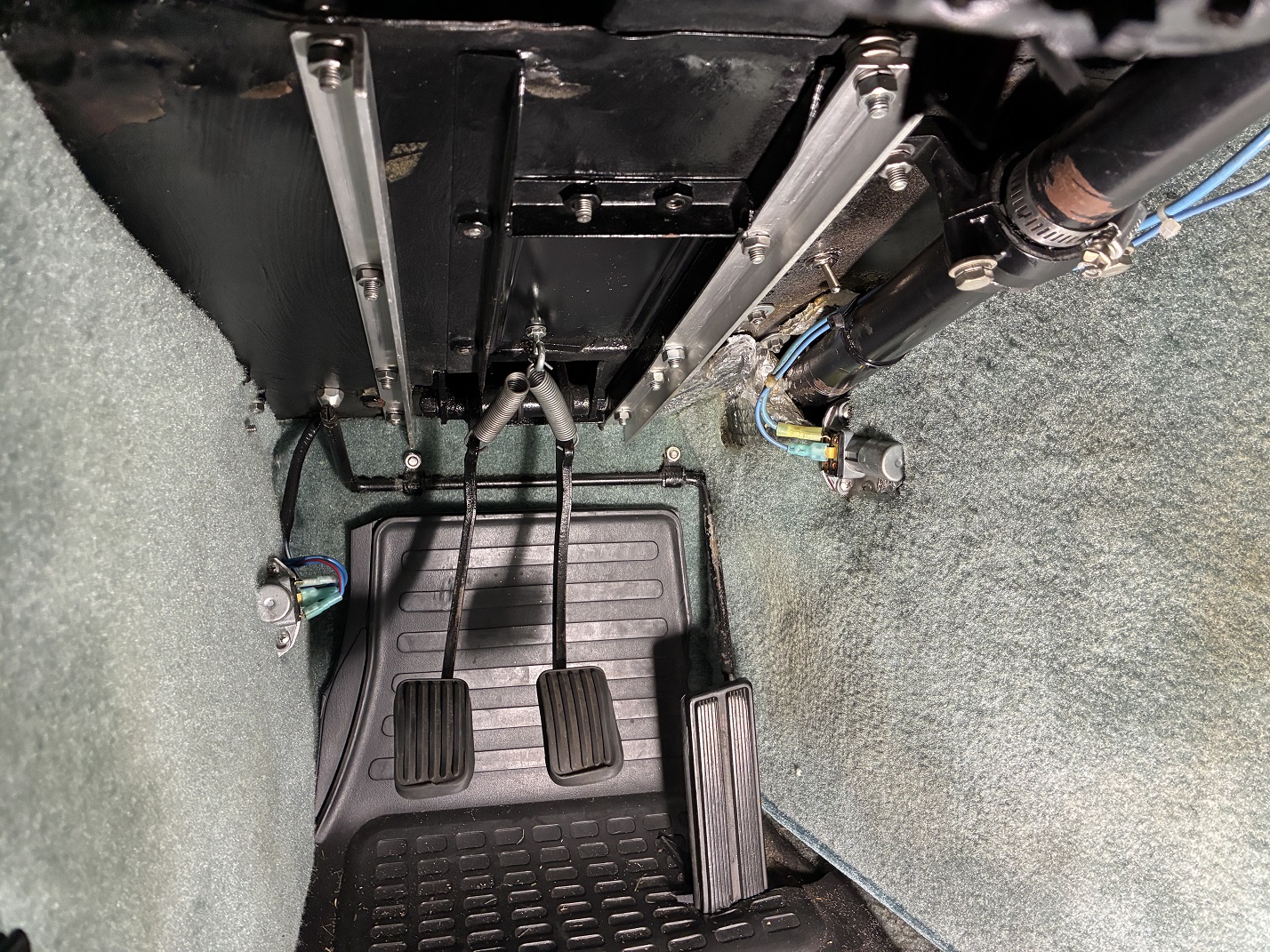 Rear drive shaft connection to 8